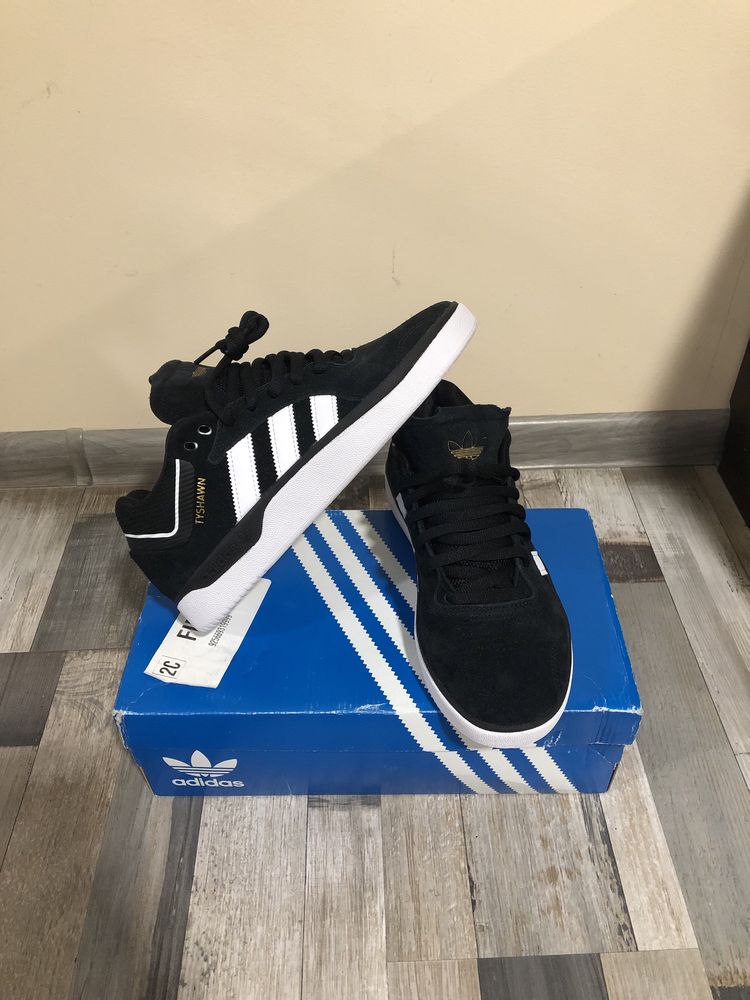 Кецове Adidas Tyshawn black