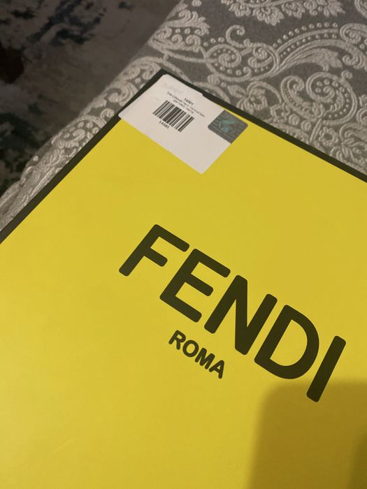 Esarfa set cadou foarte frumos de la Fendi