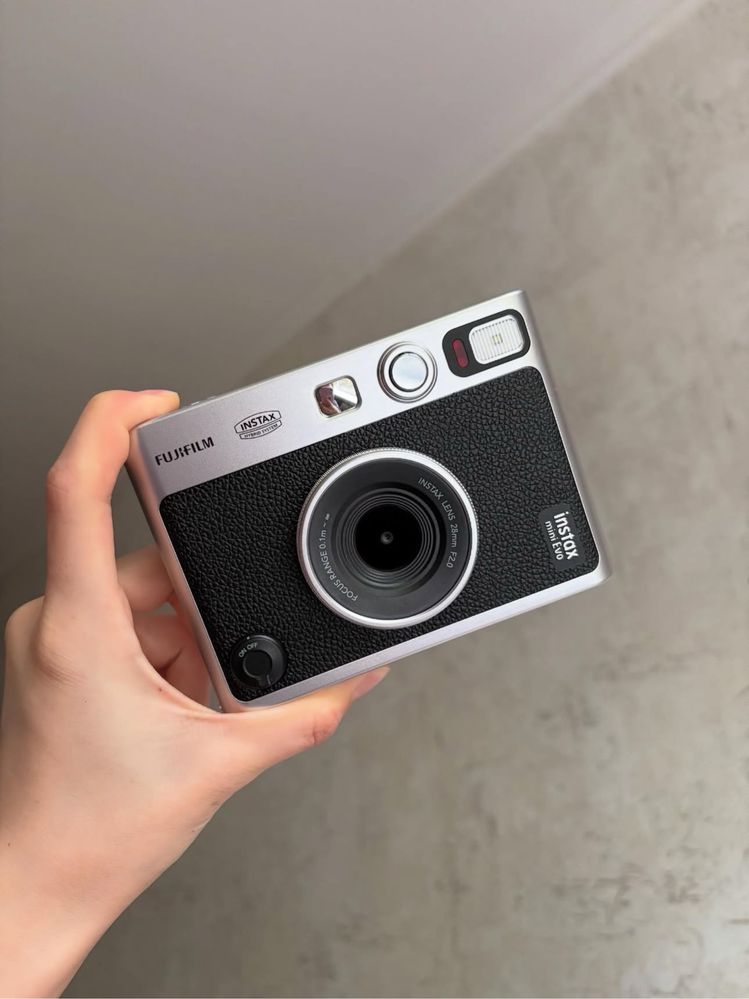 Камера Instax evo mini