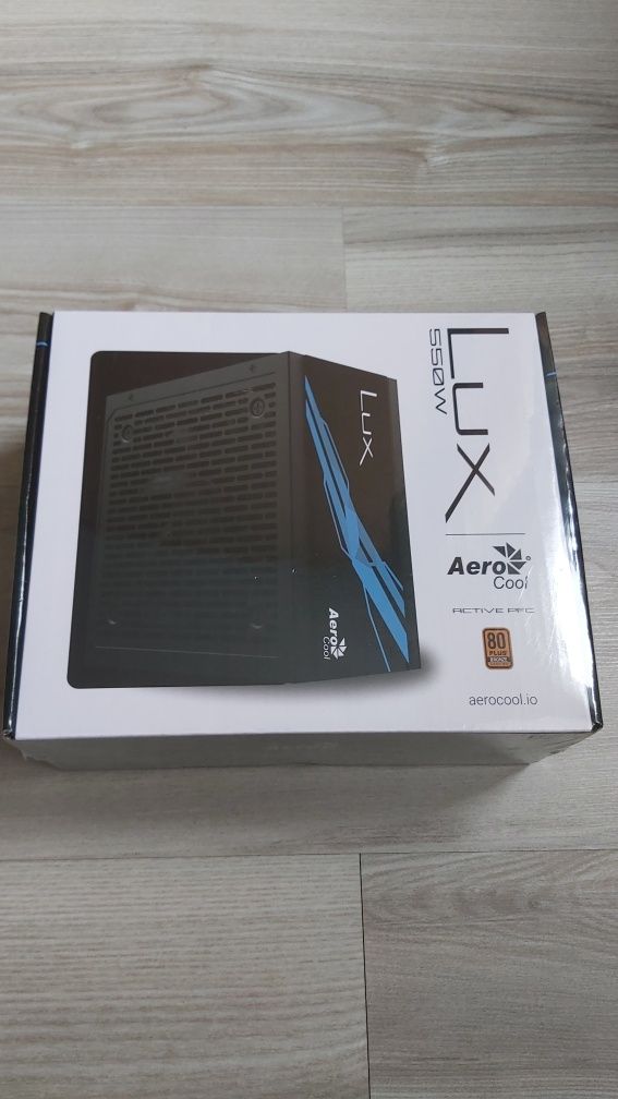 Vând sursă PC AeroCool Lux 550W sigilată