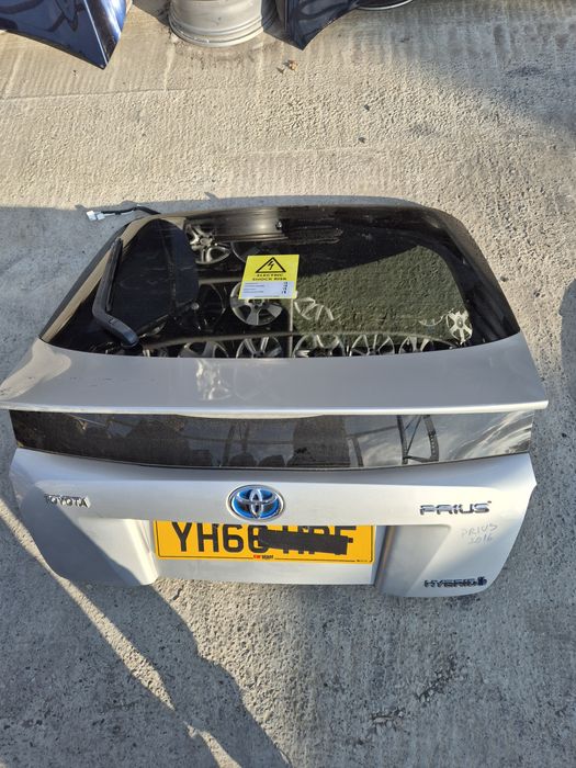 Hayon toyota prius an 2017