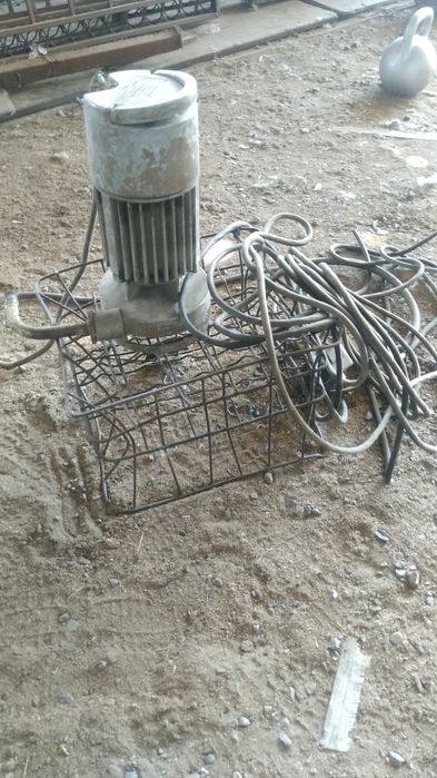 Насос погружной 220 в. 18 метрв