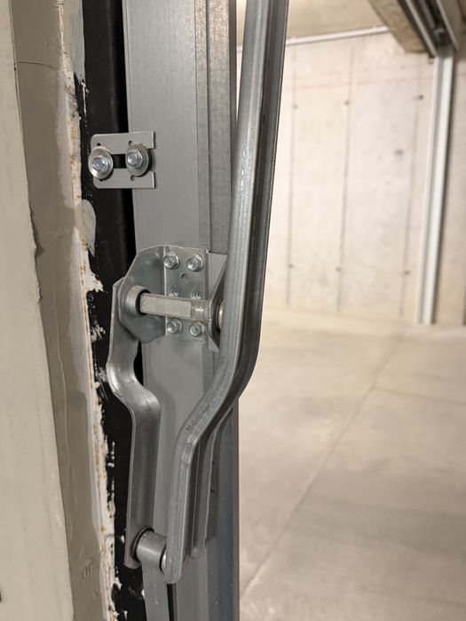 Гаражна врата неразличима от  нова