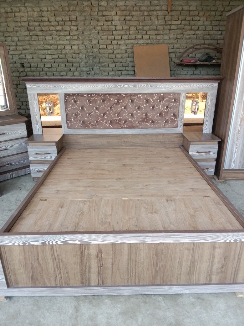 Mebel spalni kamplek sotiladi