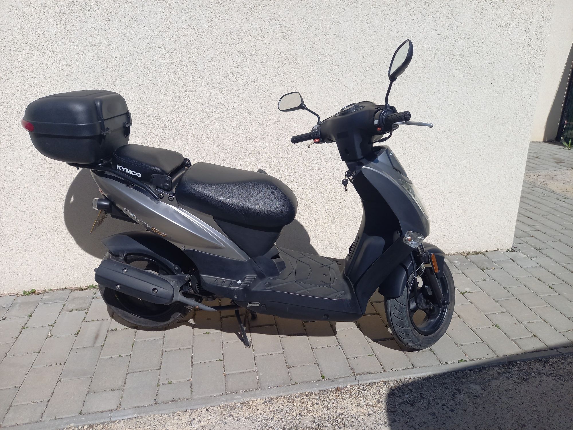 Scuter kymco 50 cu topcase