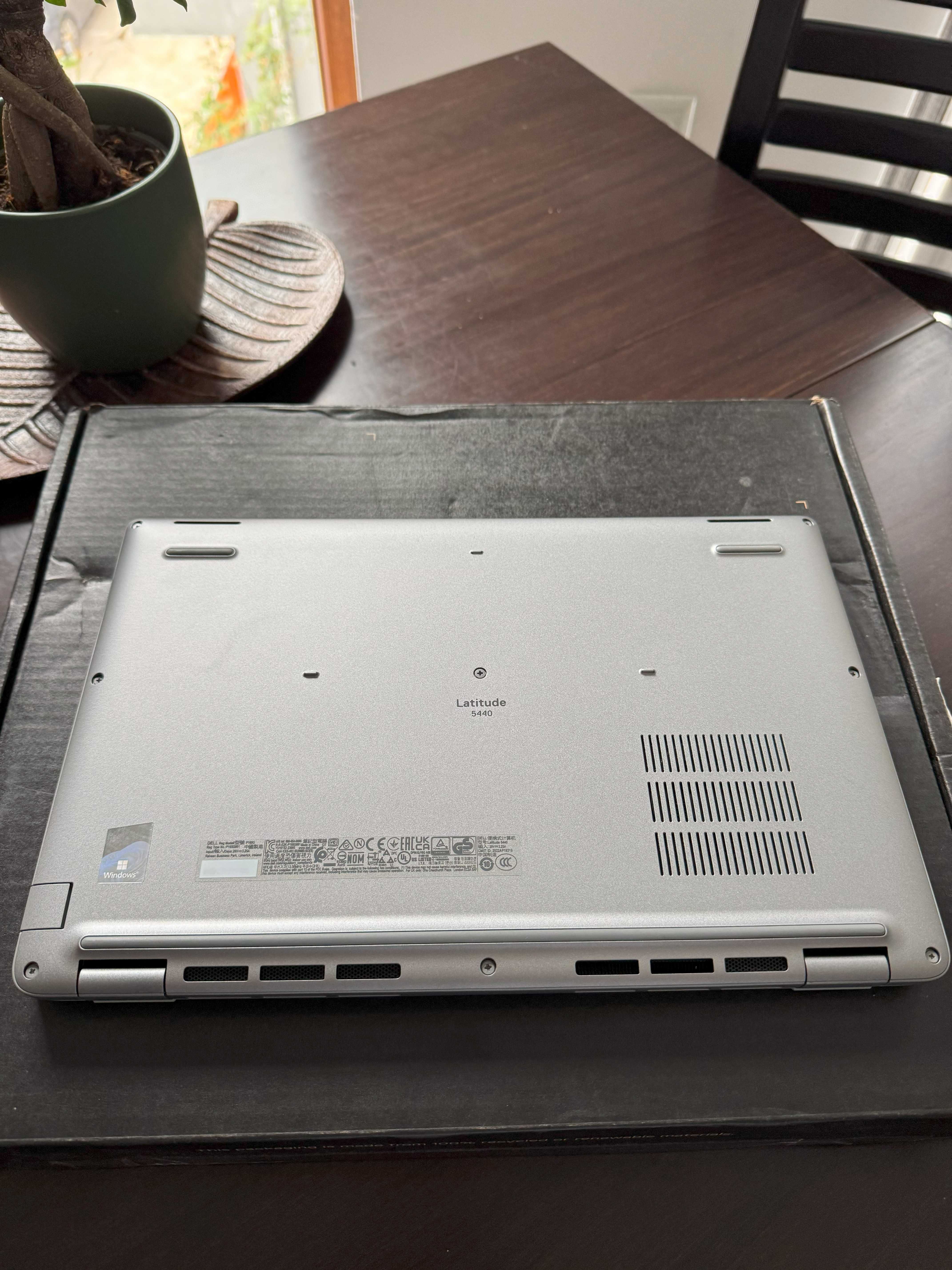 Лаптоп DELL Latitude 5440 Intel i7 / 16GB DDR5 / НОВ