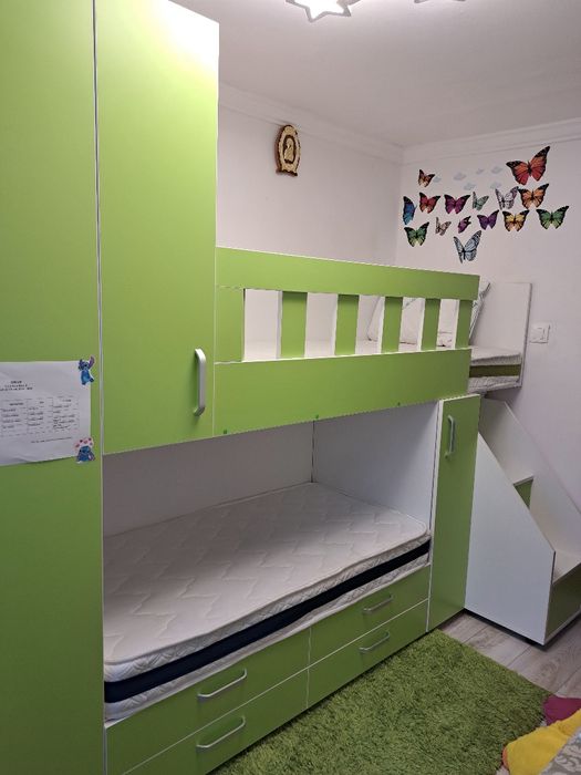 Mobila verde cu pat supraetajat