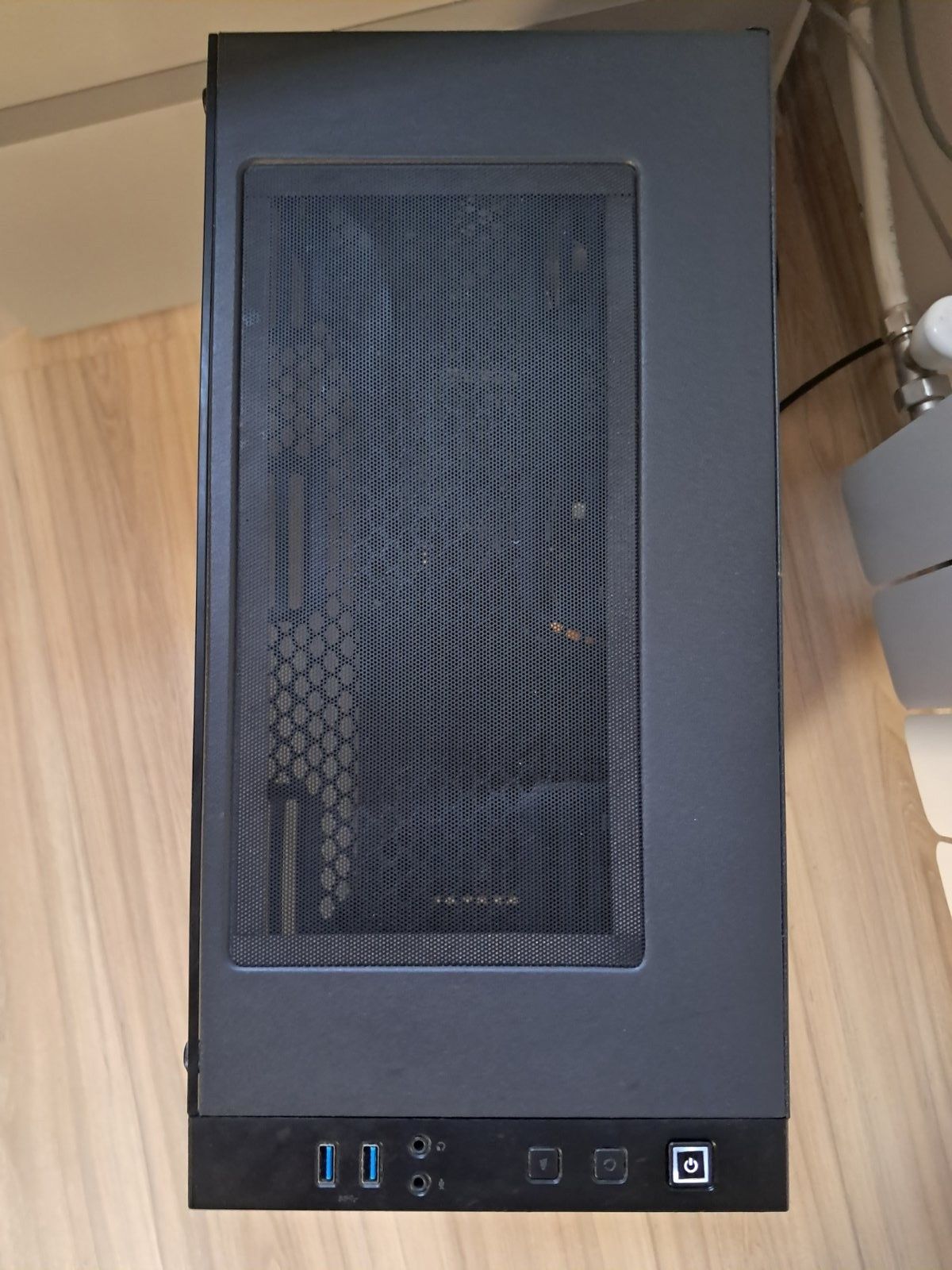 Геймърски компютър Intel i5 9400f / gtx 1650 super / 16GB RAM