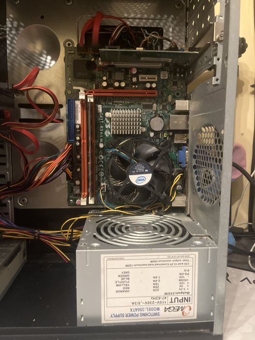 Компютър Delux и монитор LG