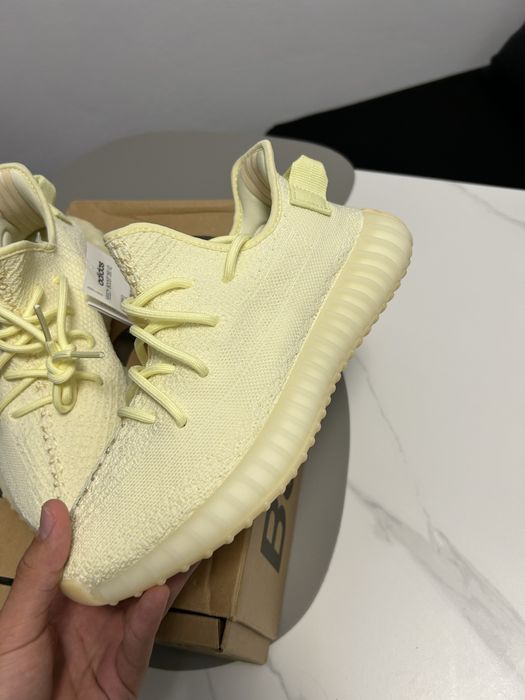 Yeezy 350 v2 culoare deschisa