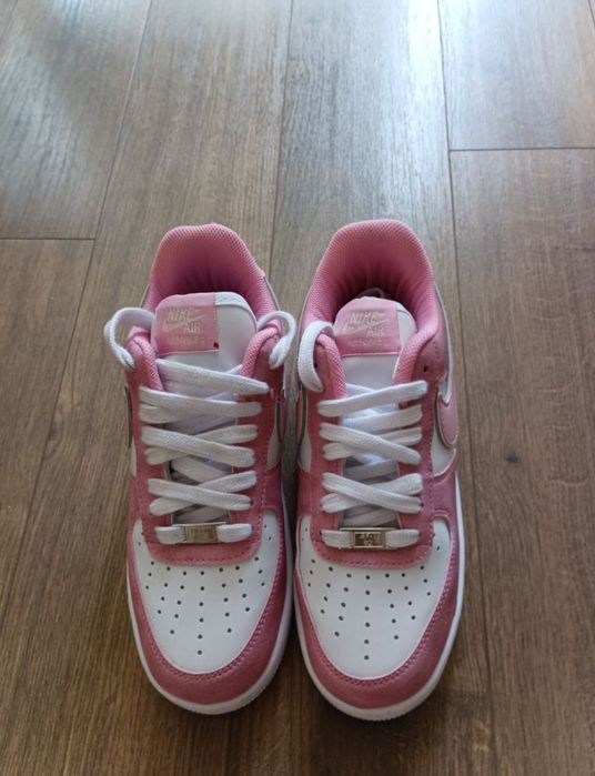 Розови маратонки nike