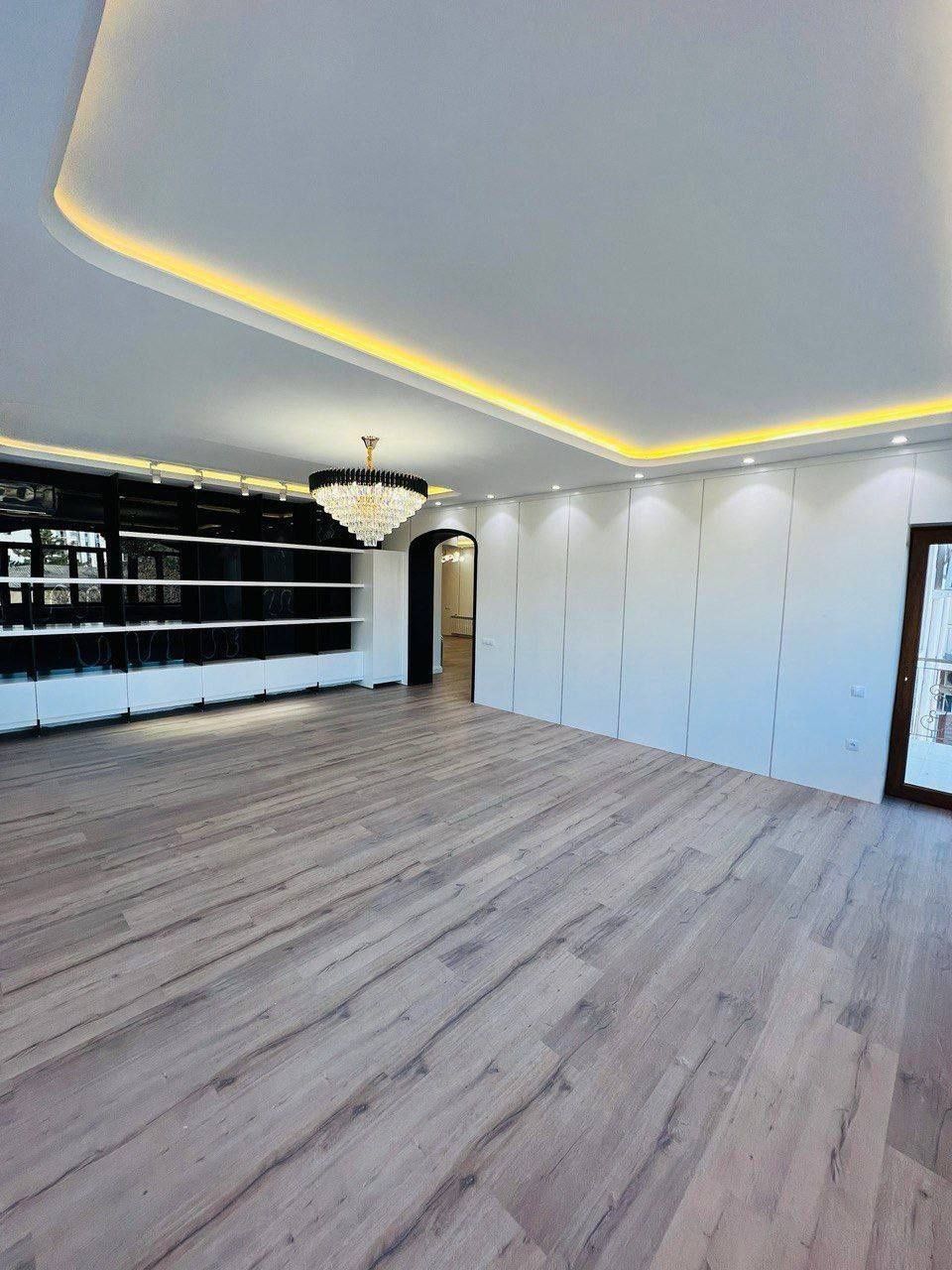 Продаётся 5/5/8 НОВОСТРОЙКА 221м² ор-р: 7 Пятниц, Финанс. Институт