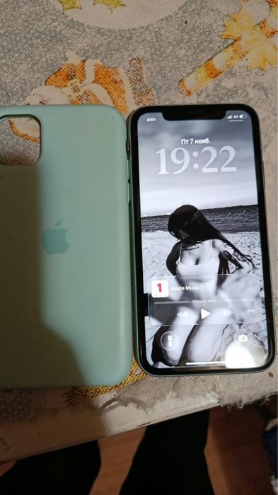 Продам 11 айфон