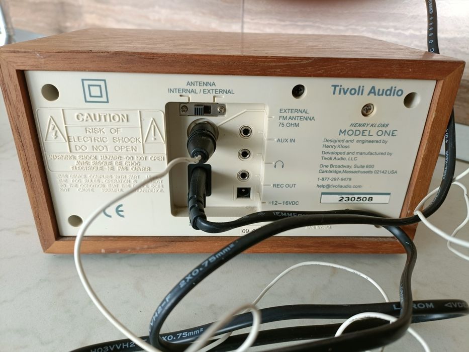 Tivoli audio model One,  FM / AM radio, perfect funcțional, sunet fb!