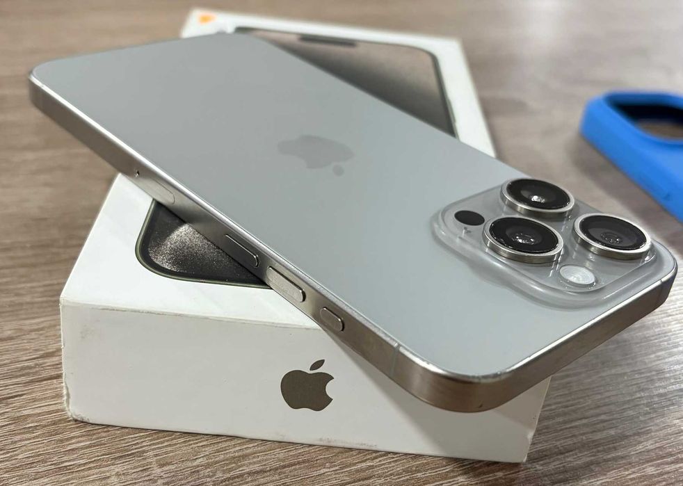 Iphone 15 pro max 256 gb  с гаранция