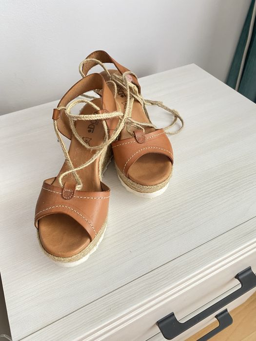 Doca Sandale cu platforma legate pe picior din piele