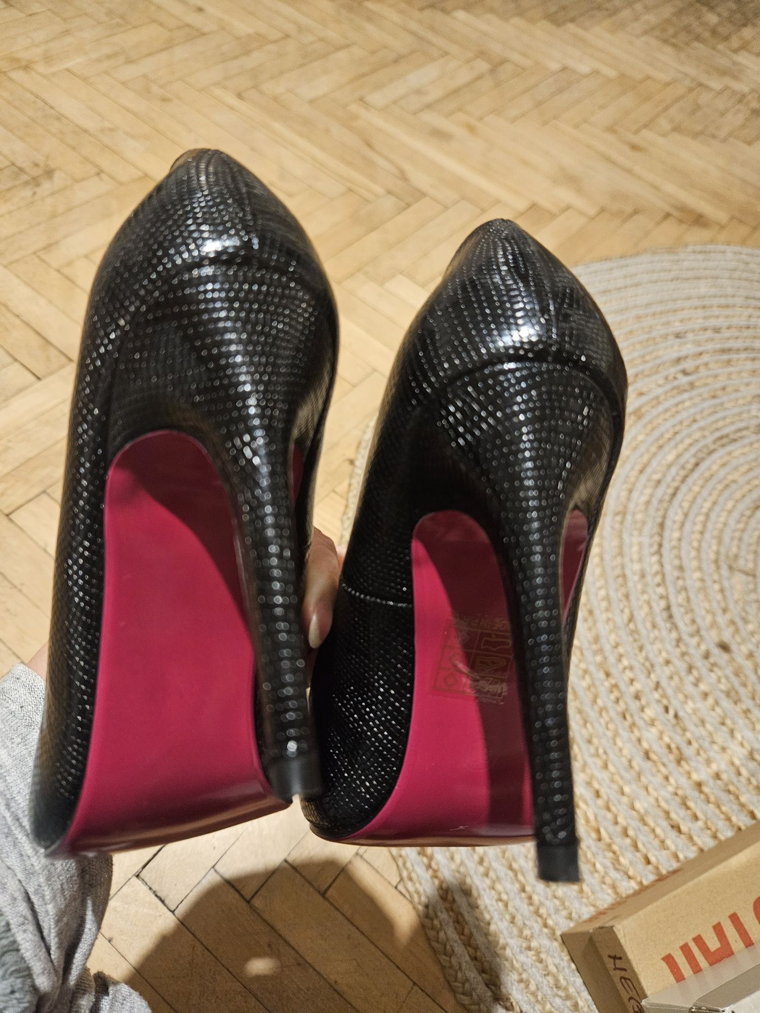 Pantofi negri stiletto