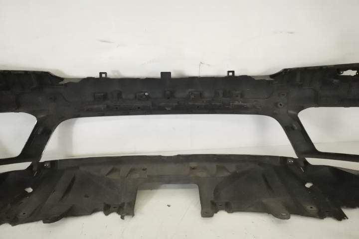 Предна броня Оригинална със сензори и миещи устройства в добро състоян