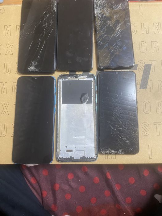 Vand telefoane  pentru piese