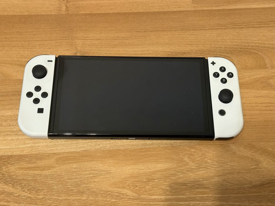 Nintendo switch OLED с подарък игри