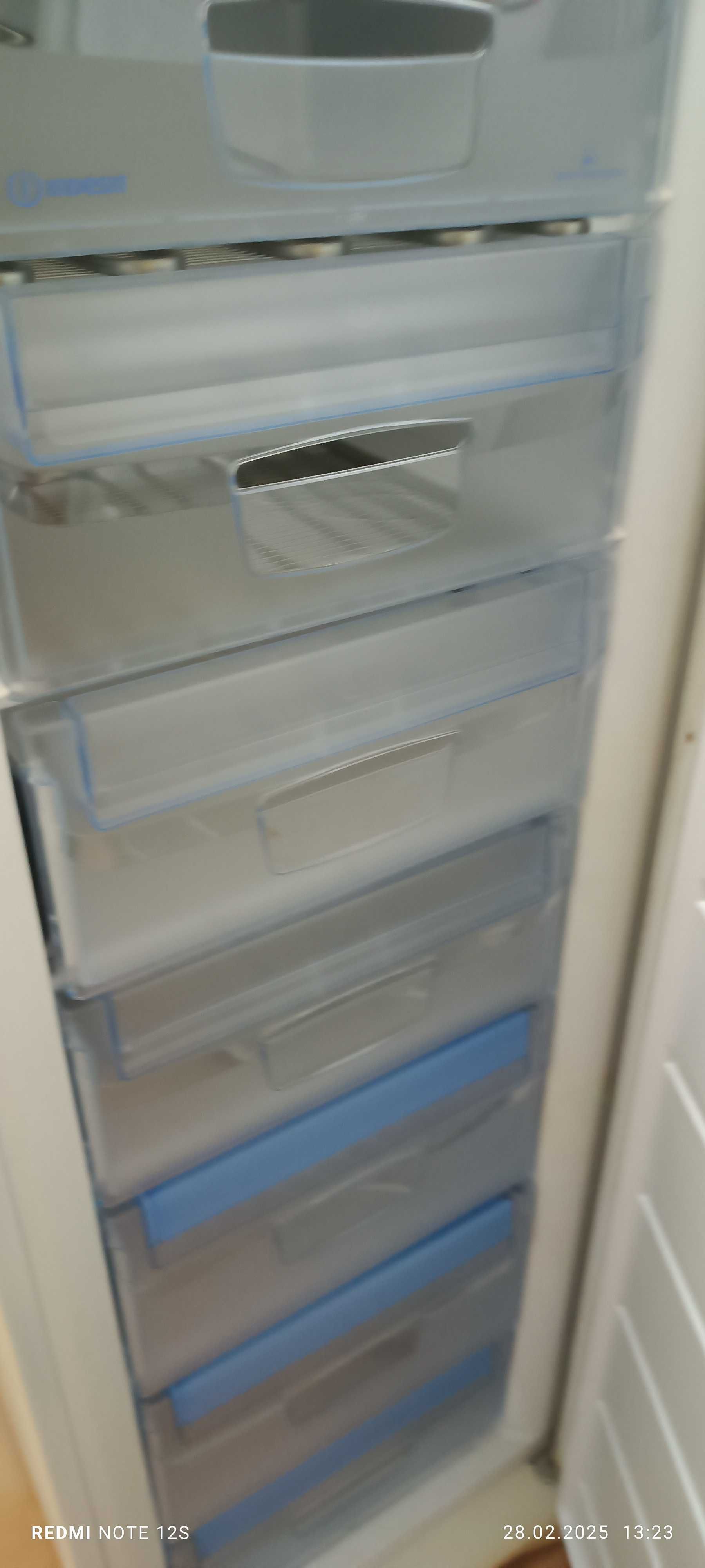 Фризер indesit със 7 шкафчета