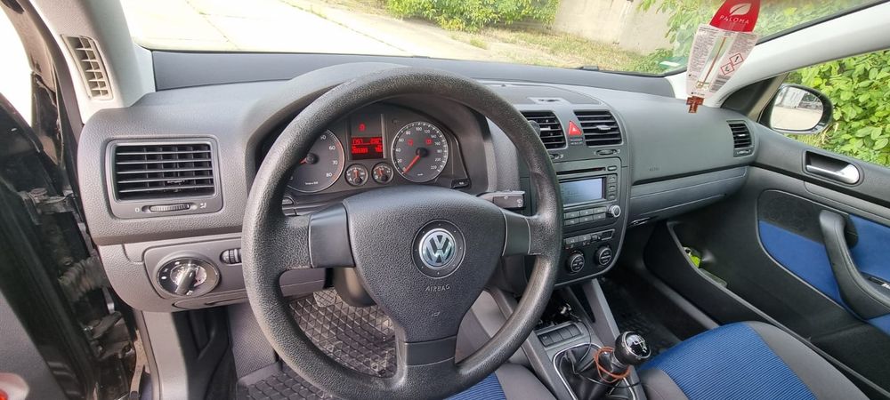 Vând Volkswagen Golf V