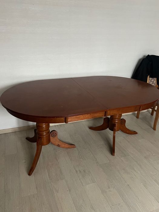 продам стол для гостиной