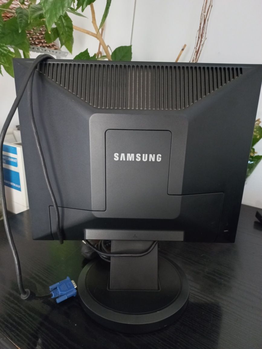 Monitor LCD Samsung 17"