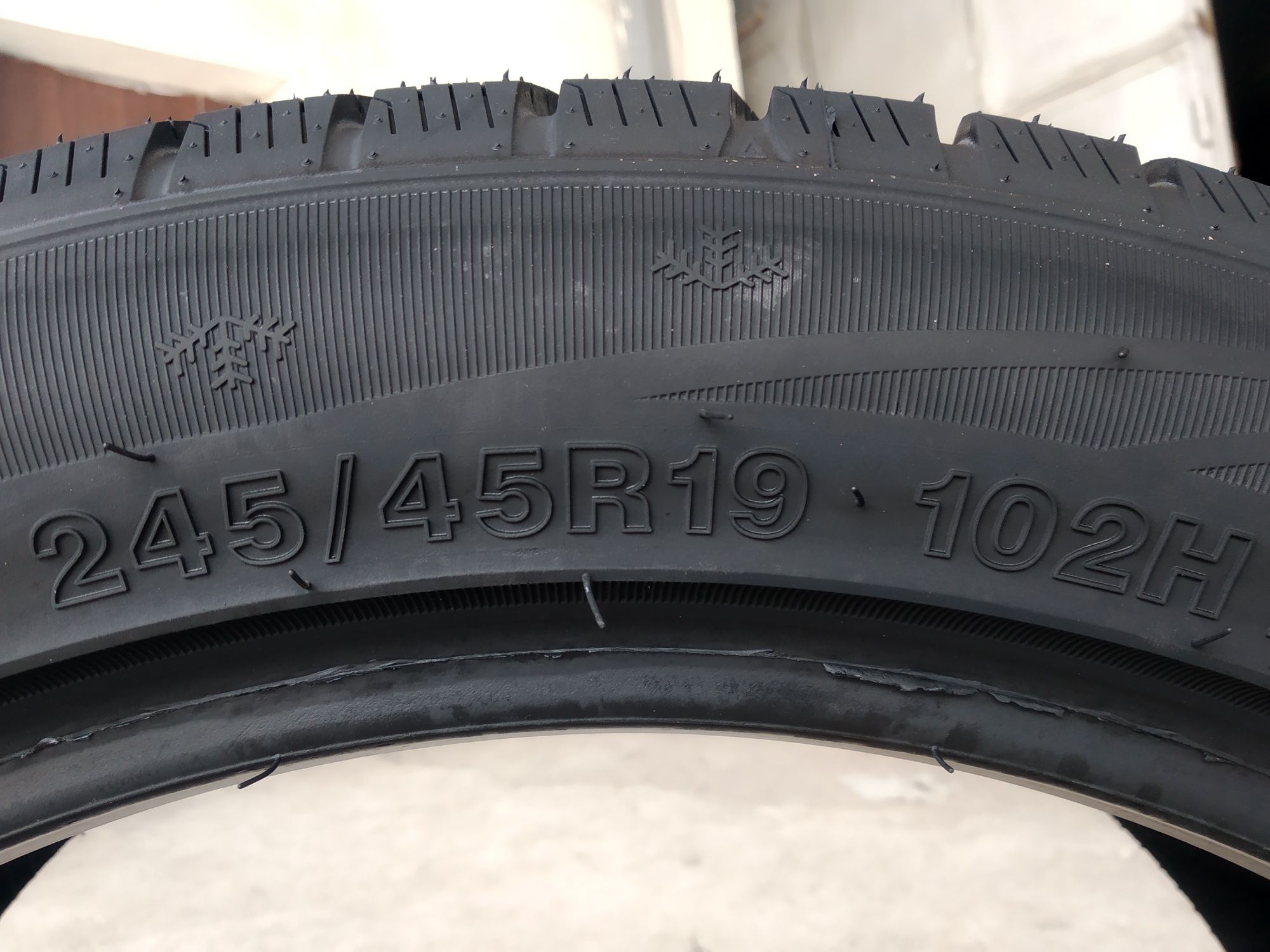 Разноширокий зимние автошины 245/45R19 - 275/40R19