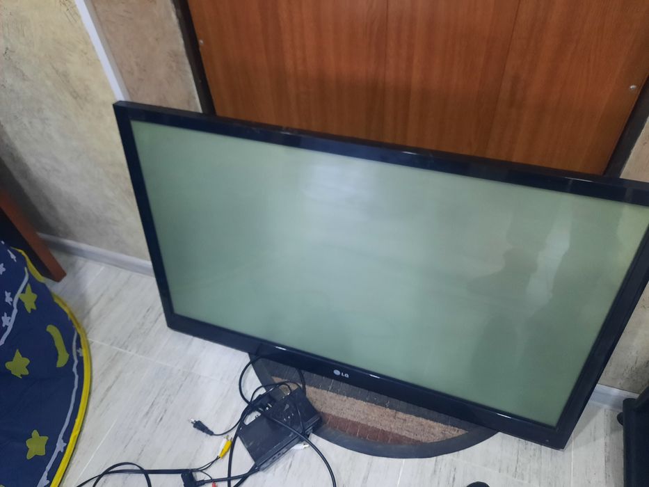 Телевизор очень в хорошем состоянии продаём так как купили новые