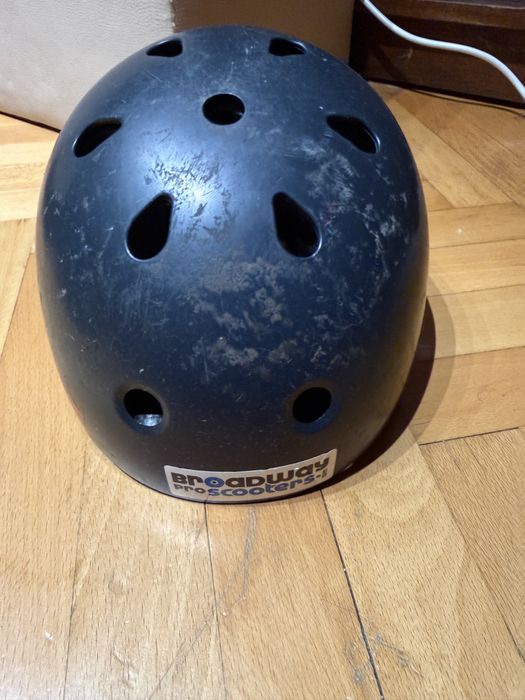 Наколенки, каски и налакътници