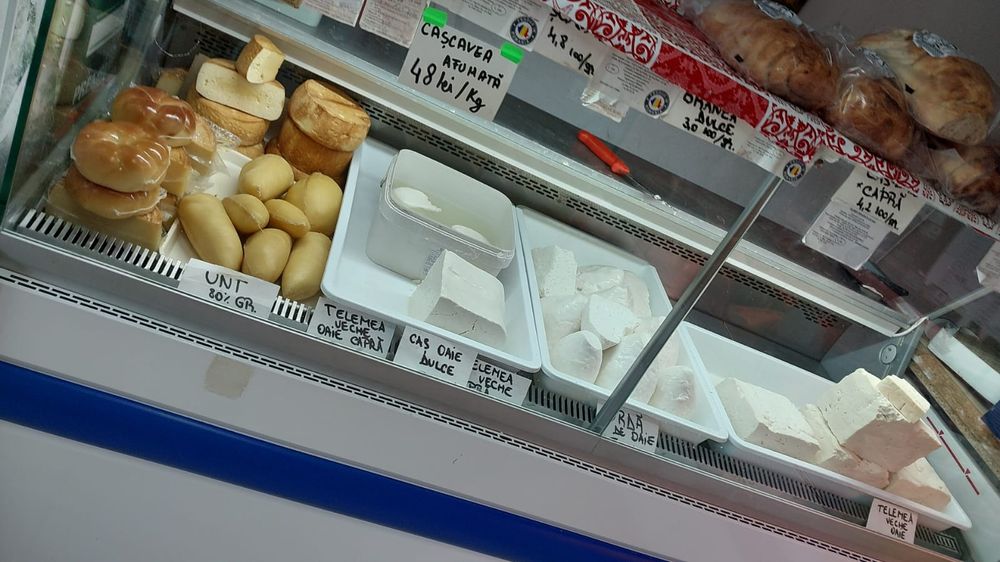 Vând 2 vitrine geam drept Igloo