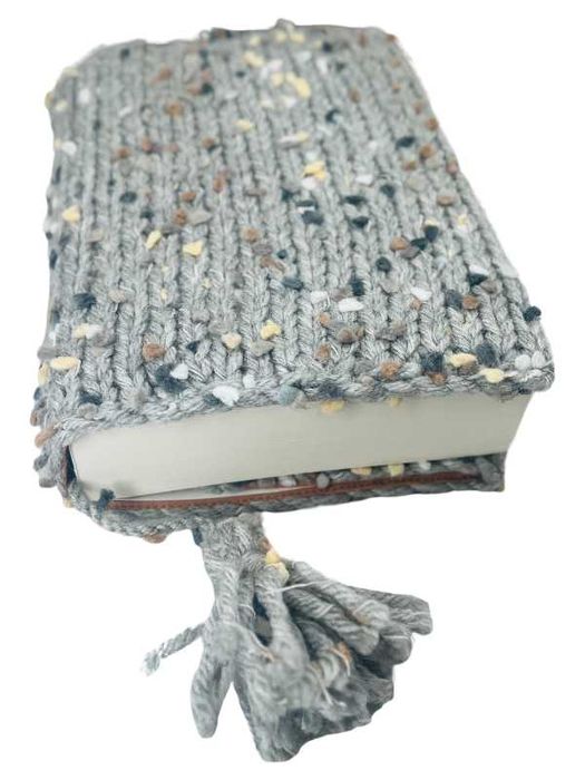 Калъф за книга, оплетен на две куки