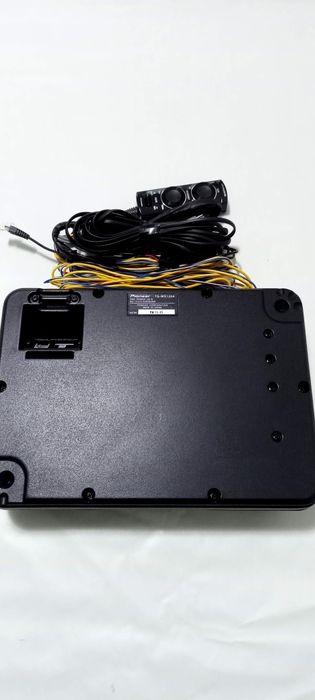 Subwoofere amplificate auto Kenwood  și Pioneer