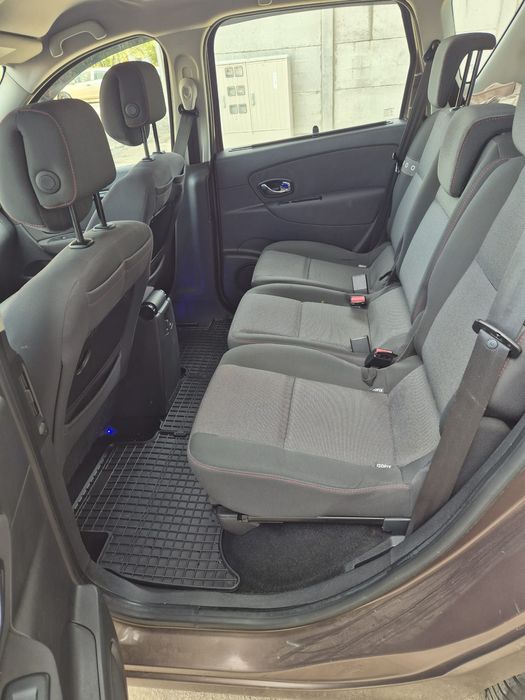 Renault Scenic 5 locuri