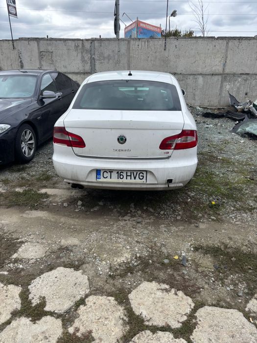 SKODA SUPERB 2 - avariata