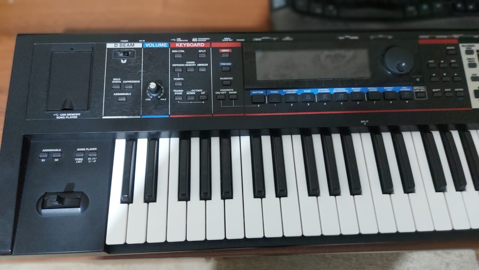 Синтезатор ROLAND juno gi