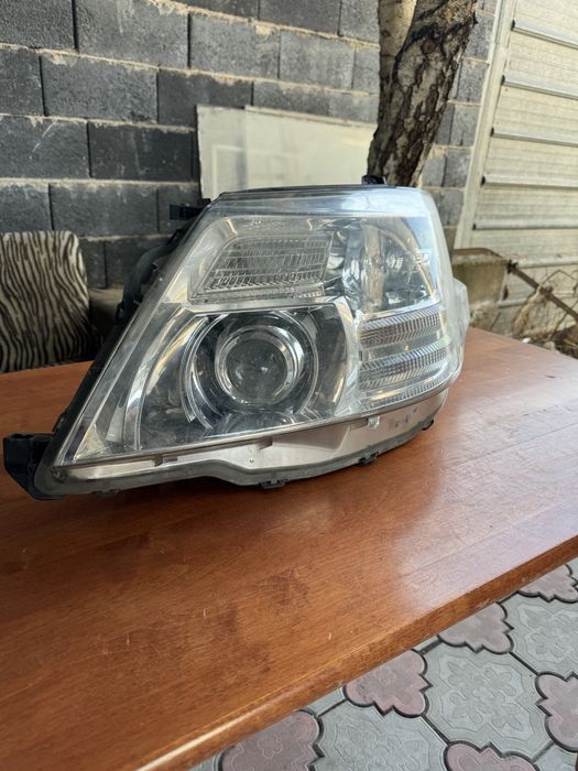 Передни левый фар