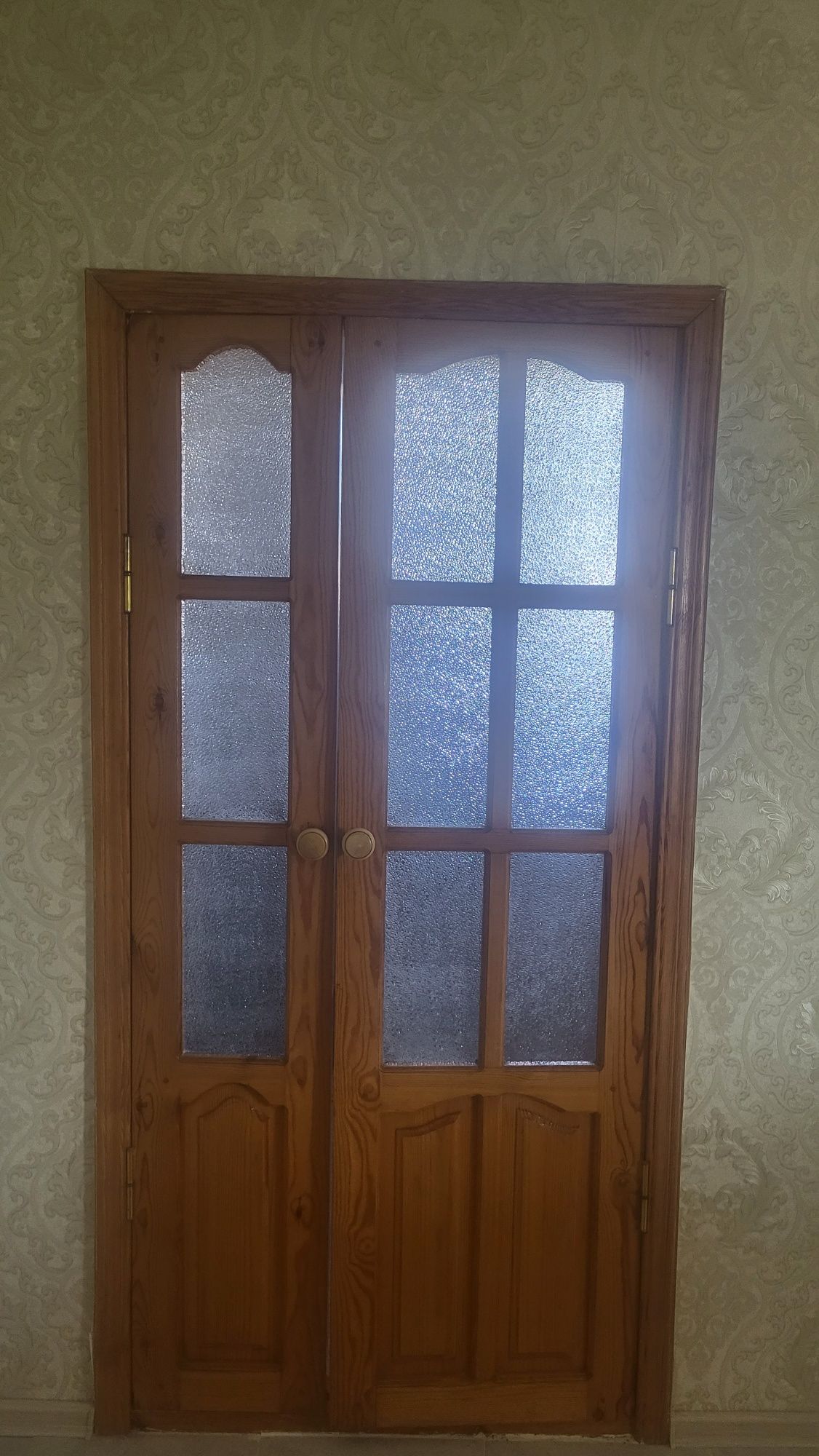 Продам двери дерево