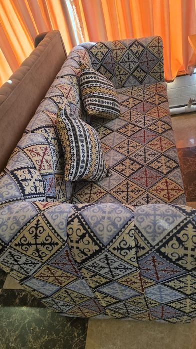 Продам диваны б/у для ресторана