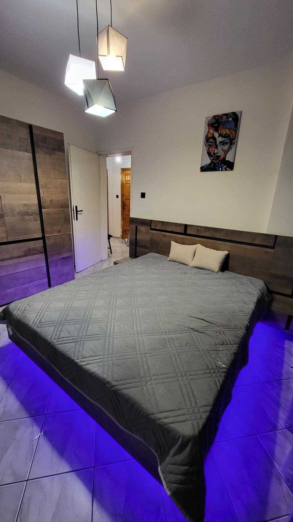 Дава се под наем Двустаен апартамент в Пловдив, Кършияка - 80 кв.м за 270 € - Снимка #3