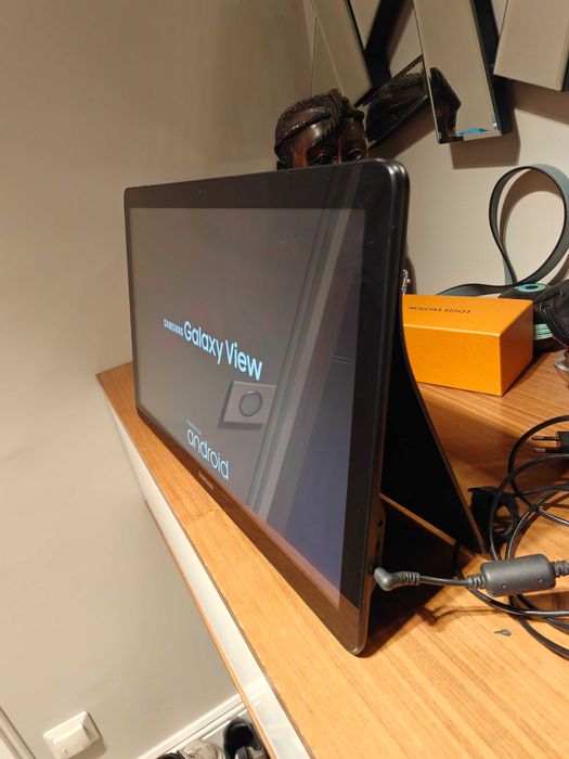 Samsung Galaxy View 18.4" Tablet !