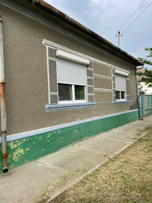 Vand (schimb cu apartament)casa  la Iratosu