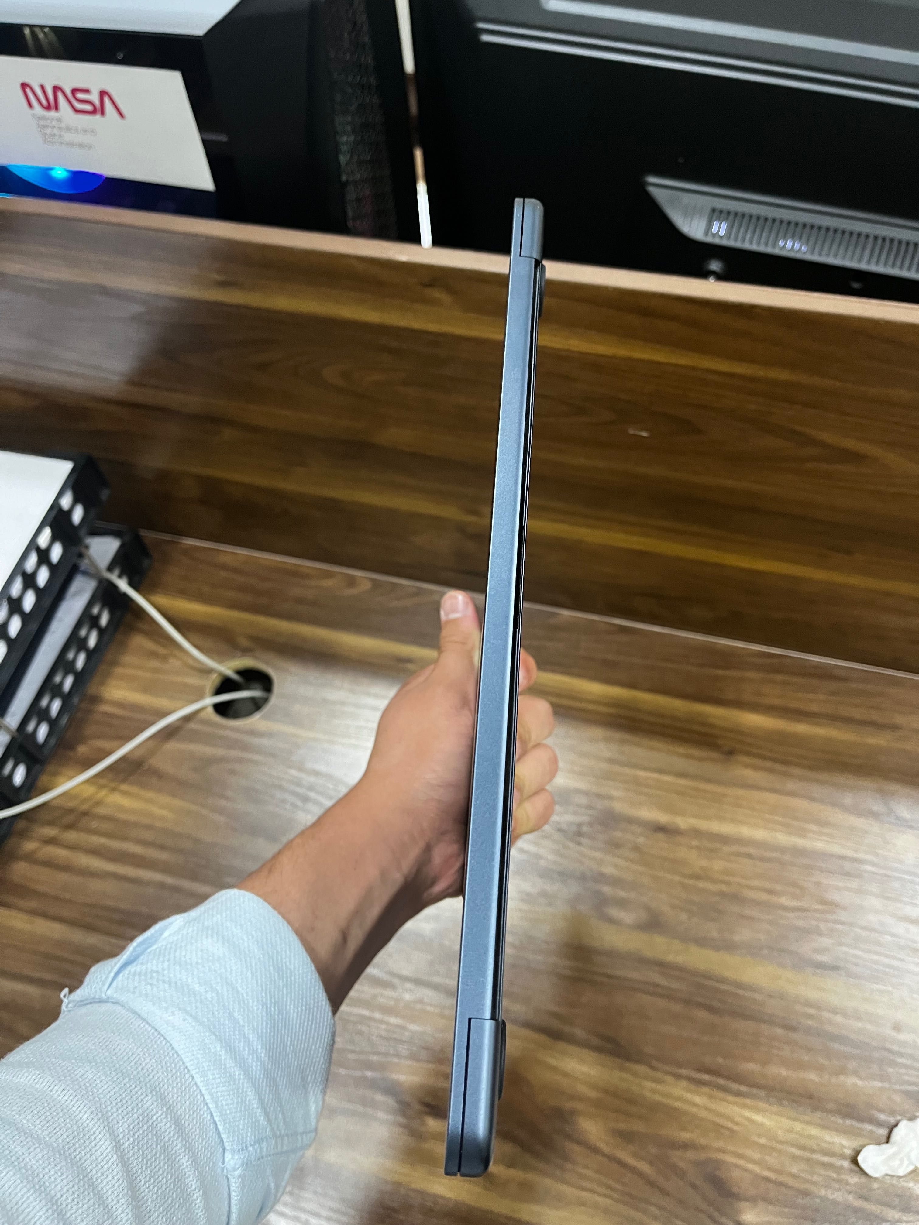 Macbook Air M2 Midnight blue
