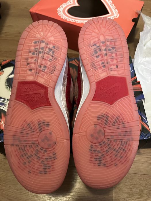 Nike dunk low strange love
