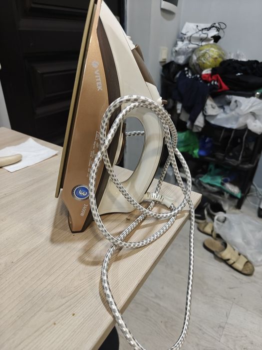 Утюг Vitek 2400W