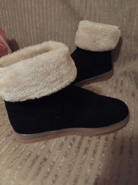 Топли боти, 42 номер