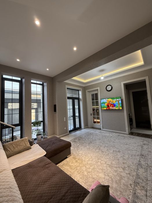 Юнусабад. Уч кахрамон постдан 5 км да жойлашган. Таййор кодедж.