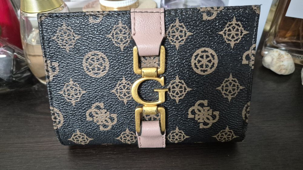 Дамско портмоне Guess