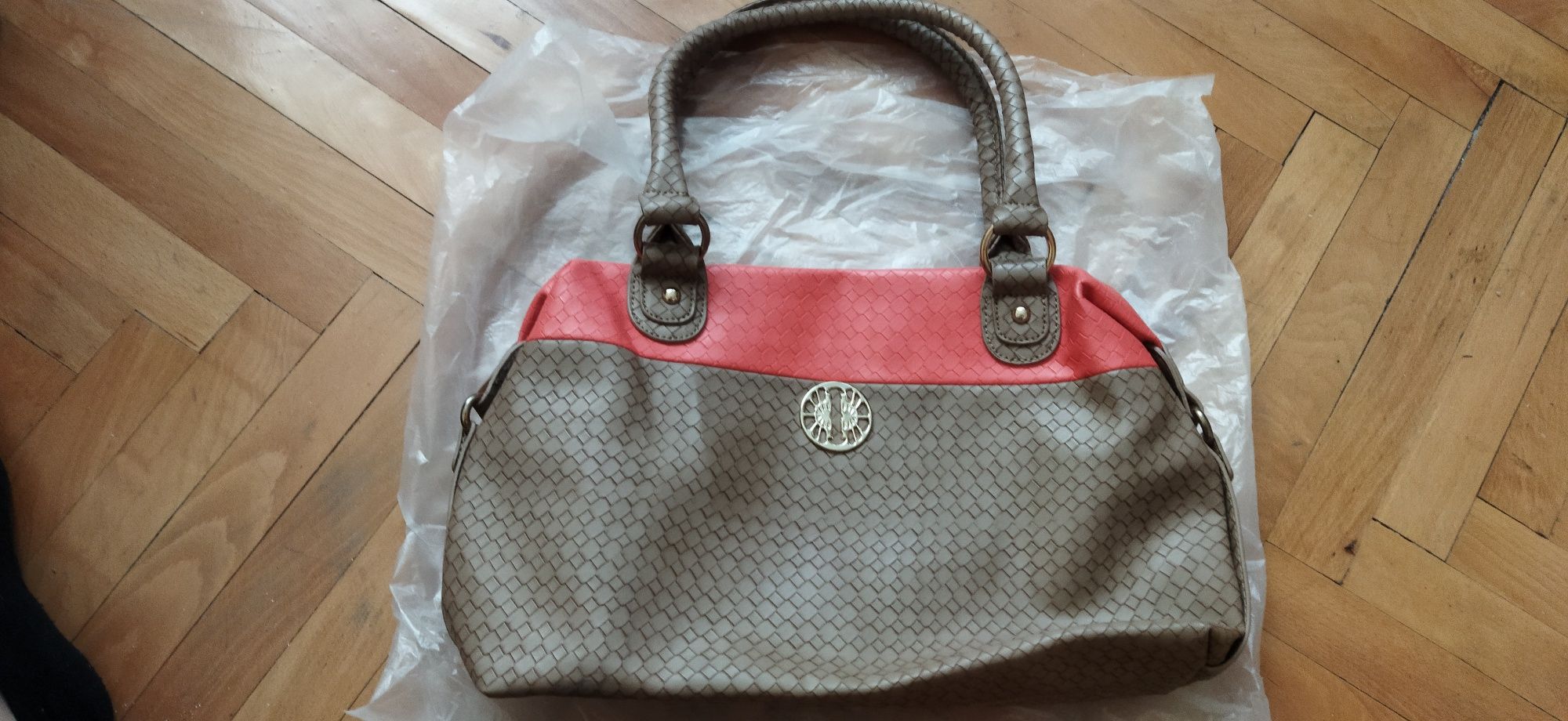 Нова чанта от Avon